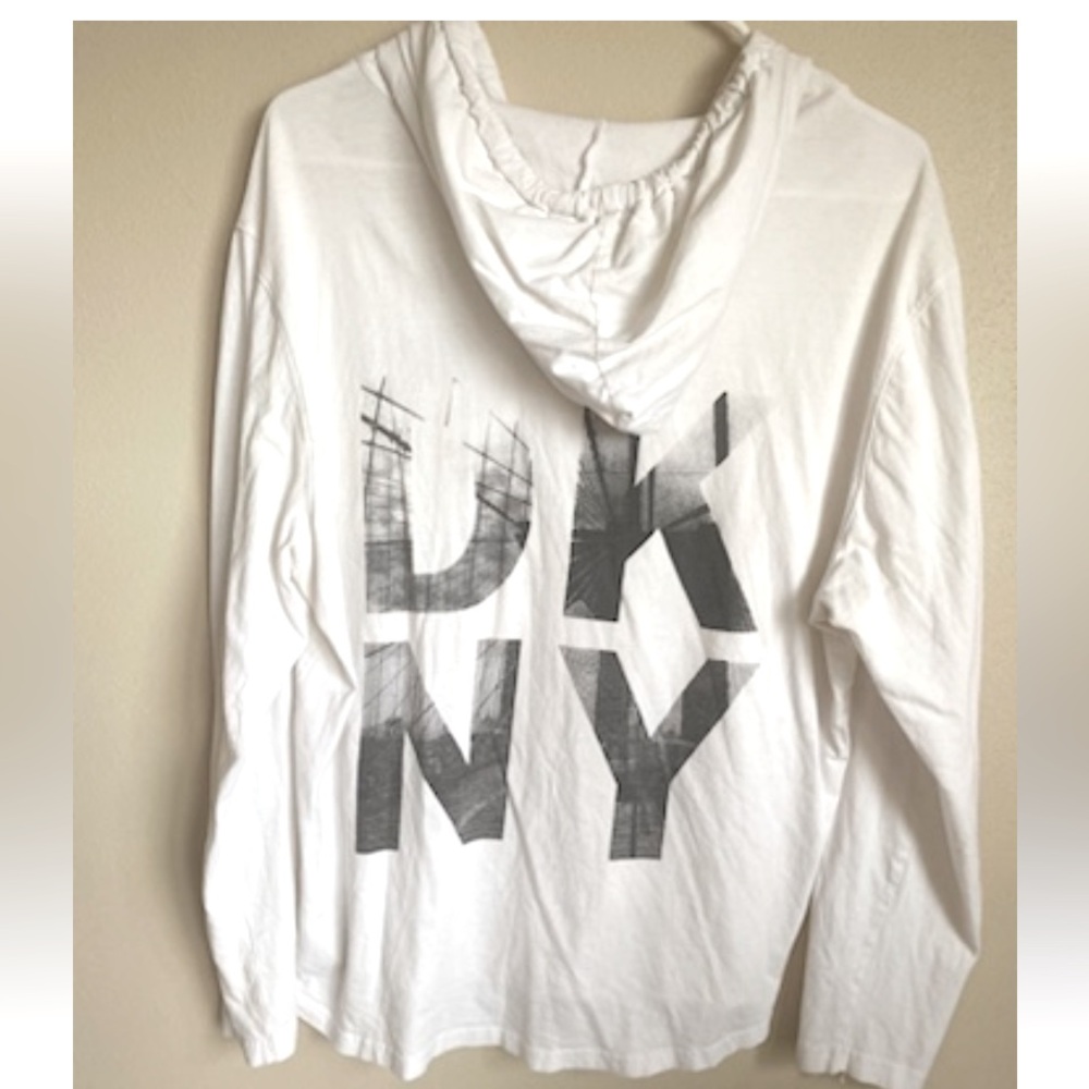 3/$10 🎊 DKNY white w/graphic long sleeve shirt w/hood

**Hard to find!